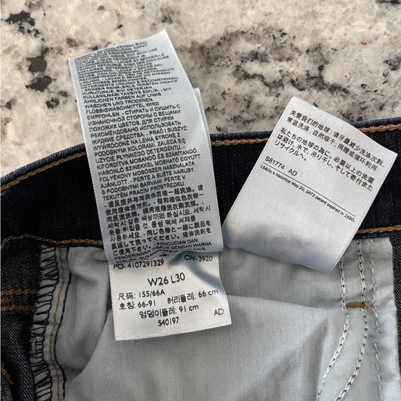 Levi’s Blue Jeans W26 L30 Women’s Inseam 28”Excellent Condition - Picture 8 of 10